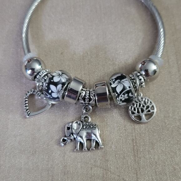 Elephant, tree of life, heart charm bangle bracelet, floral beads - Picture 4 of 4